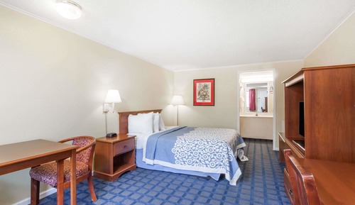 Standard Room, 1 Queen Bed