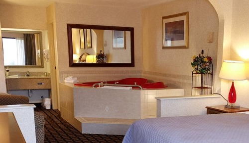 Deluxe Room, 1 King Bed, Non Smoking, Hot Tub