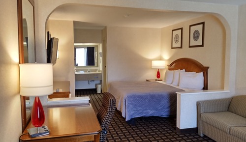 Deluxe Room, 1 King Bed, Non Smoking, Ensuite