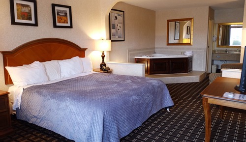 Deluxe Room, 1 King Bed, Non Smoking, Hot Tub