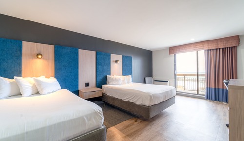 Room, 2 Queen Beds, Lake View (Pet-Friendly)