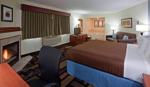 Deluxe Suite, 1 King Bed, Non Smoking (Studio)