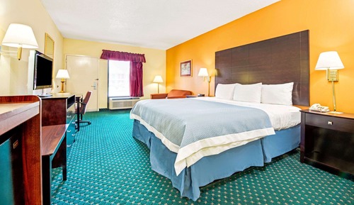 Standard Room, 1 King Bed