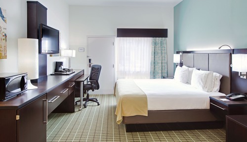 Standard Room, 1 King Bed, Pool View