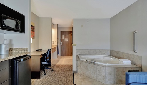 Suite, 1 King Bed, Jetted Tub