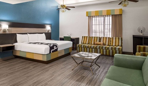 Junior Suite, 1 King Bed, Non Smoking