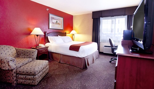 Standard Room, 1 Queen Bed, Mobility Accessible (Communications, Roll-In Shower)