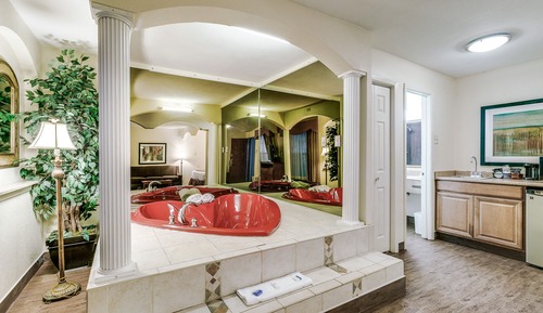 Suite, 1 King Bed, Smoking (Upgrade)