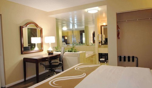 Suite, 1 King Bed, Accessible, Non Smoking