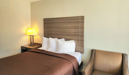 Standard Room, 1 Queen Bed