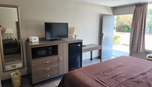 Room, 1 King Bed, Mobility Accessible, Non Smoking (Bathtub Grab Bars)