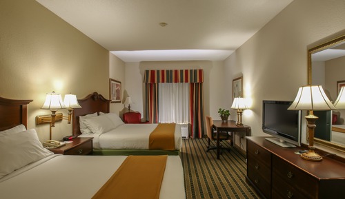 Standard Room, 2 Queen Beds (Two Queen Suite Non-Smoking)