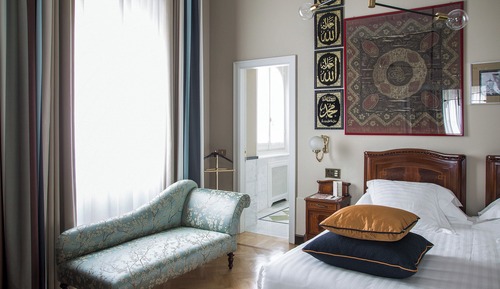Deluxe Suite