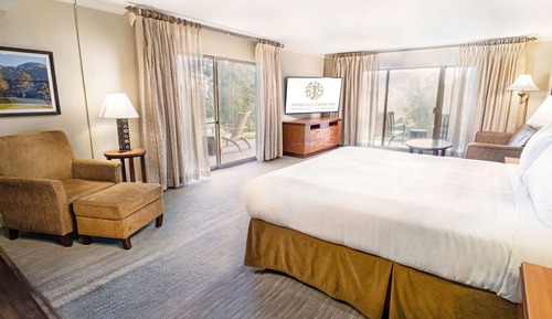 Premium Room, 1 King Bed, Corner (Sleeps 3, 4)