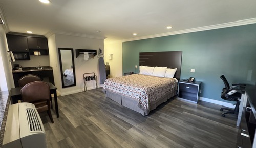 Deluxe Room, 1 King Bed