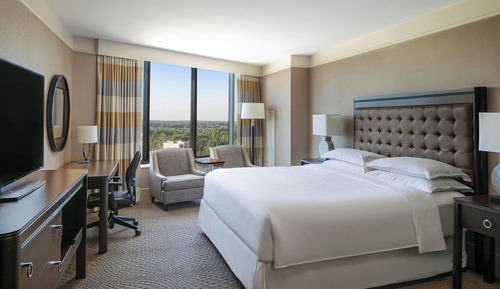 Club Room, 1 King Bed, Non Smoking, Tower