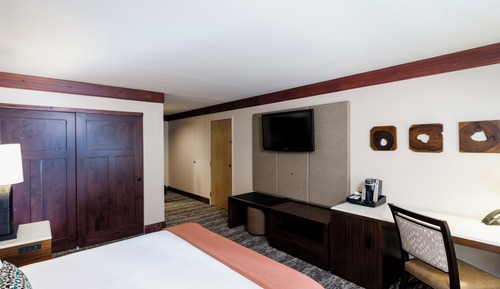 Deluxe Room, 1 King Bed, Accessible