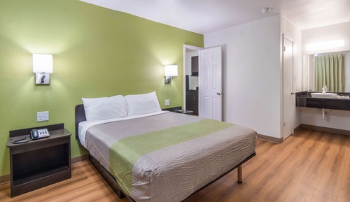 Standard Room, 1 King Bed, Accessible, Non Smoking