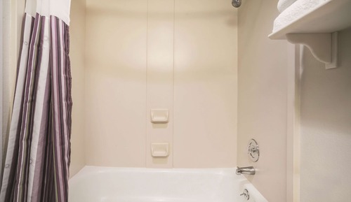 Room, 1 King Bed, Accessible, Non Smoking (Mobility/Hearing, Tub w/ Grab Bars)