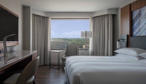 Superior Room, 1 King Bed, Non Smoking (Mobility/Hearing Accessible, Tub)