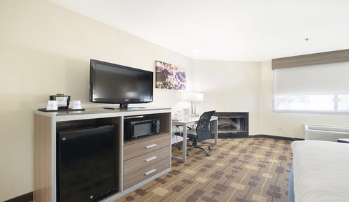 Standard Room, 1 King Bed, Non Smoking, Fireplace
