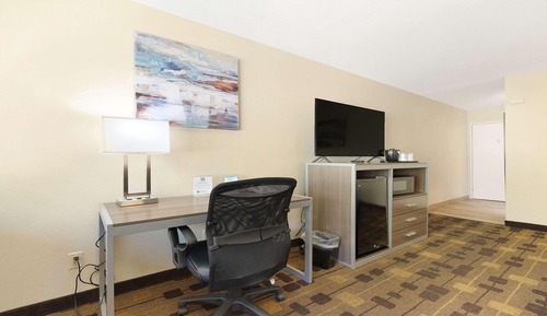 Standard Room, 1 King Bed, Accessible, Non Smoking