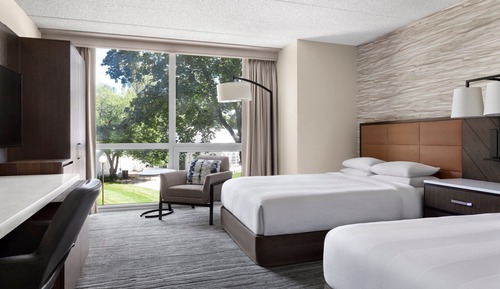 Executive Room, 2 Double Beds, Non Smoking (Mobility Accessible, Tub)