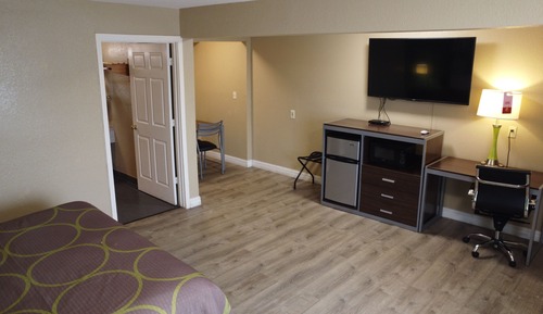 Room, 1 King Bed, Accessible, Non Smoking (Mobility,Hearing,Roll-In Shower)