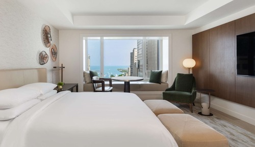 Deluxe Room, 1 King Bed, Lake View