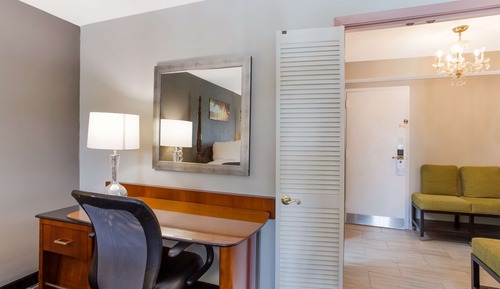 Suite, 1 King Bed, Balcony, Pool View (Four Poster Bed)