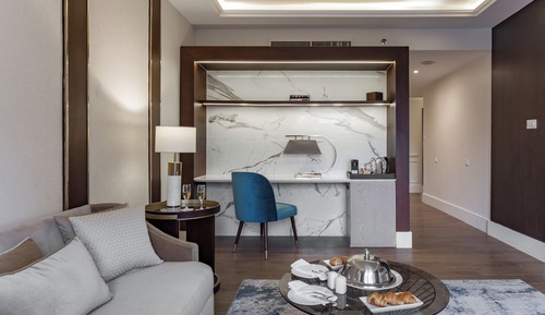 Deluxe Suite