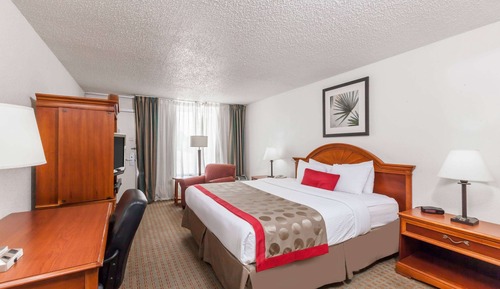 Suite, 1 King Bed, Accessible, Kitchen (Mobility)