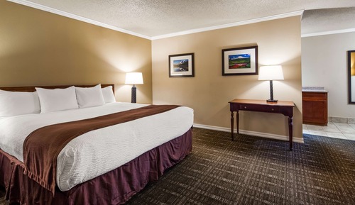 Standard Room, 1 King Bed, Non Smoking, Refrigerator