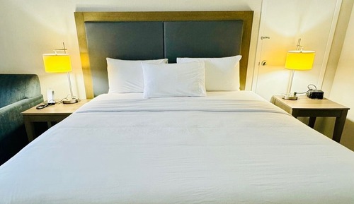 Standard Room, 1 King Bed