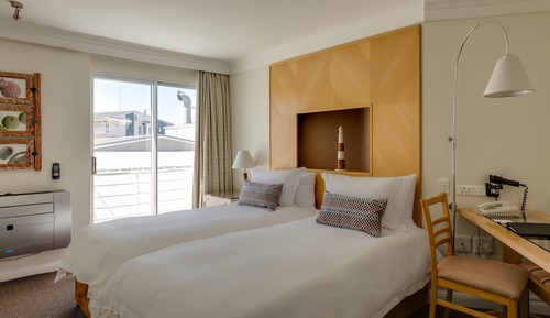 Room, 2 Twin Beds, City View