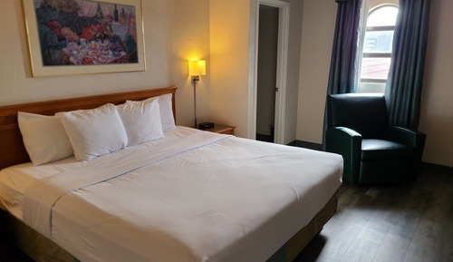 Deluxe Suite, 1 King Bed, Non Smoking