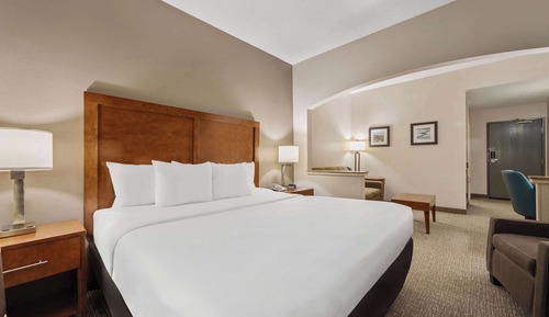Suite, 1 King Bed, Non Smoking