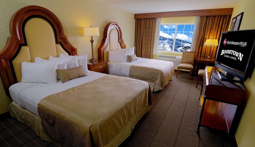 Standard Room, 2 Queen Beds, Refrigerator, Mountain View