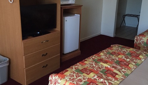 Western Themed Suite with One king size bed and One Bunk beds Room Jaccuzi, Smoking