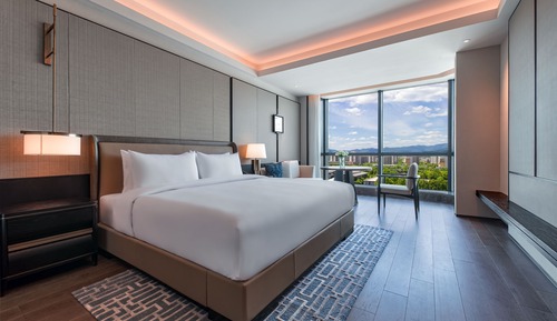 Deluxe King Room