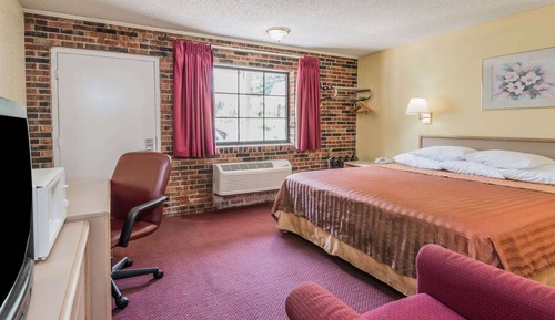 Efficiency, Standard Room, 1 King Bed, Smoking