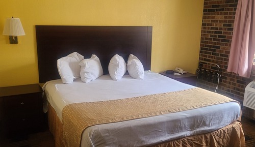 Standard Room, 1 King Bed