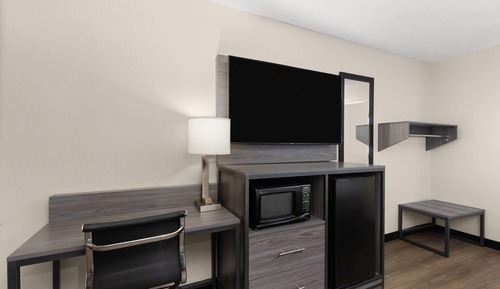 Standard Room, 1 King Bed, Mobility Accessible, Non Smoking (Roll-In Shower)