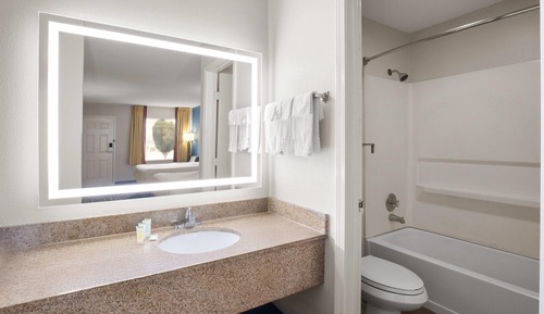 Studio Suite, 1 King Bed, Non Smoking