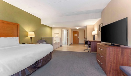 Deluxe Room, 1 King Bed, Non Smoking, Hot Tub