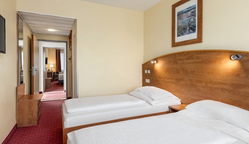 Family Room, Multiple Beds