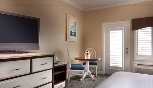 Standard Room, 1 King Bed (King Accessible Room)