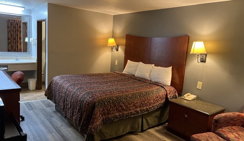 Standard Room, 1 King Bed, Smoking, Refrigerator & Microwave