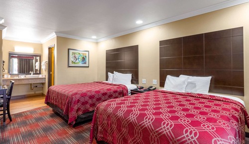Standard Room, 2 Queen Beds, Non Smoking