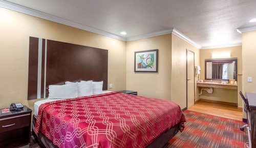 Room, 1 King Bed, Accessible, Non Smoking (Accessible Tub)